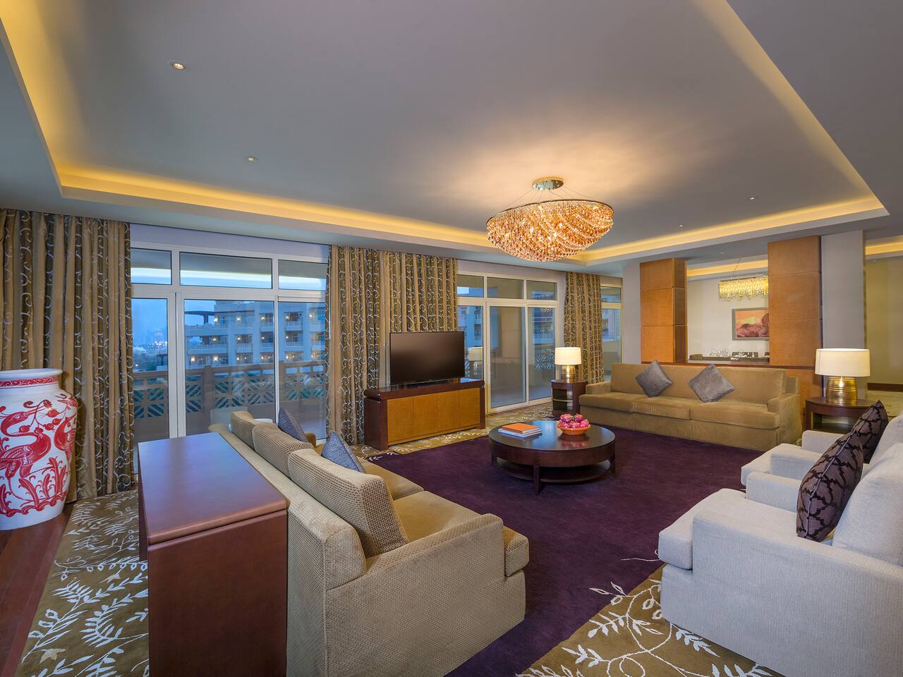 royal suite living