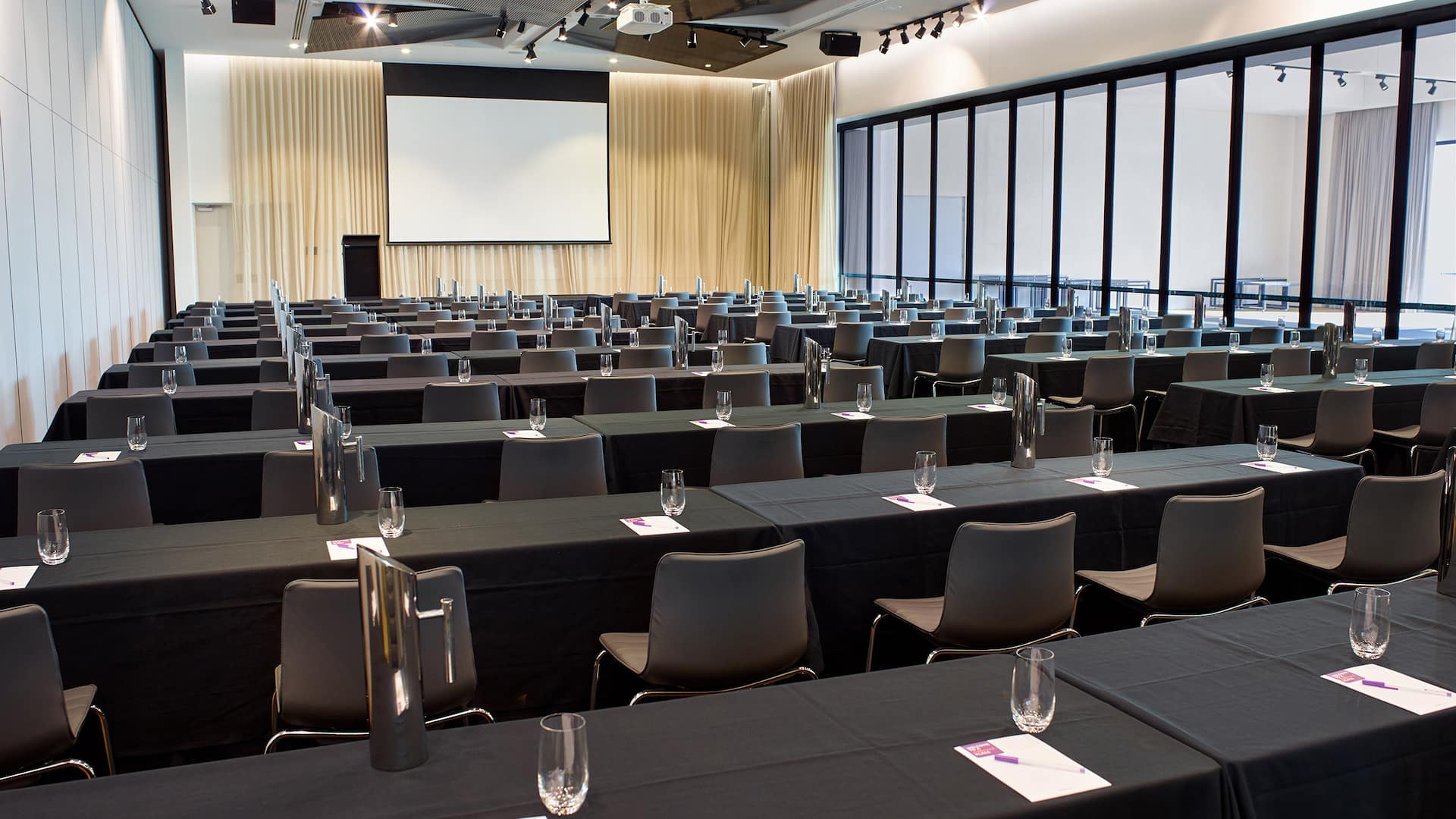 1 of 2 Hyatt Place Melbourne, Essendon Fields Classroom