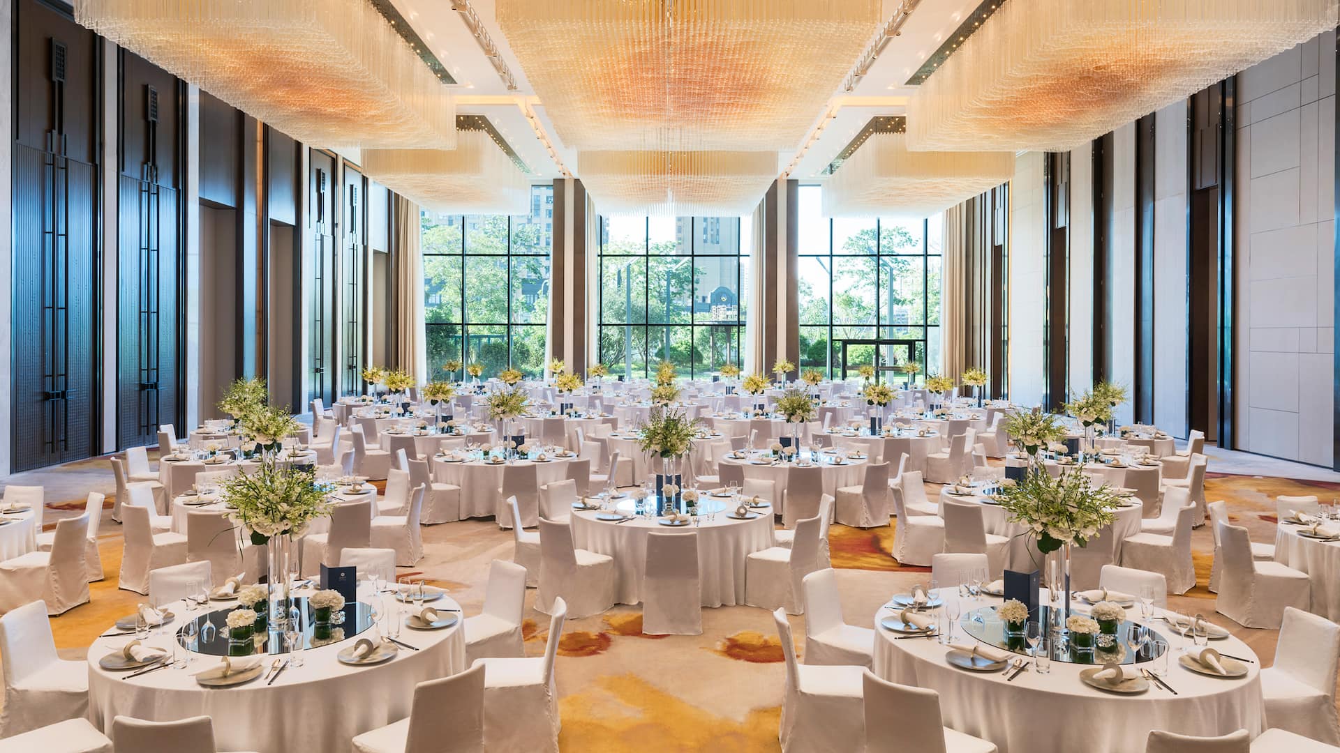 Hyatt Regency Fuzhou Cangshan Wedding in White