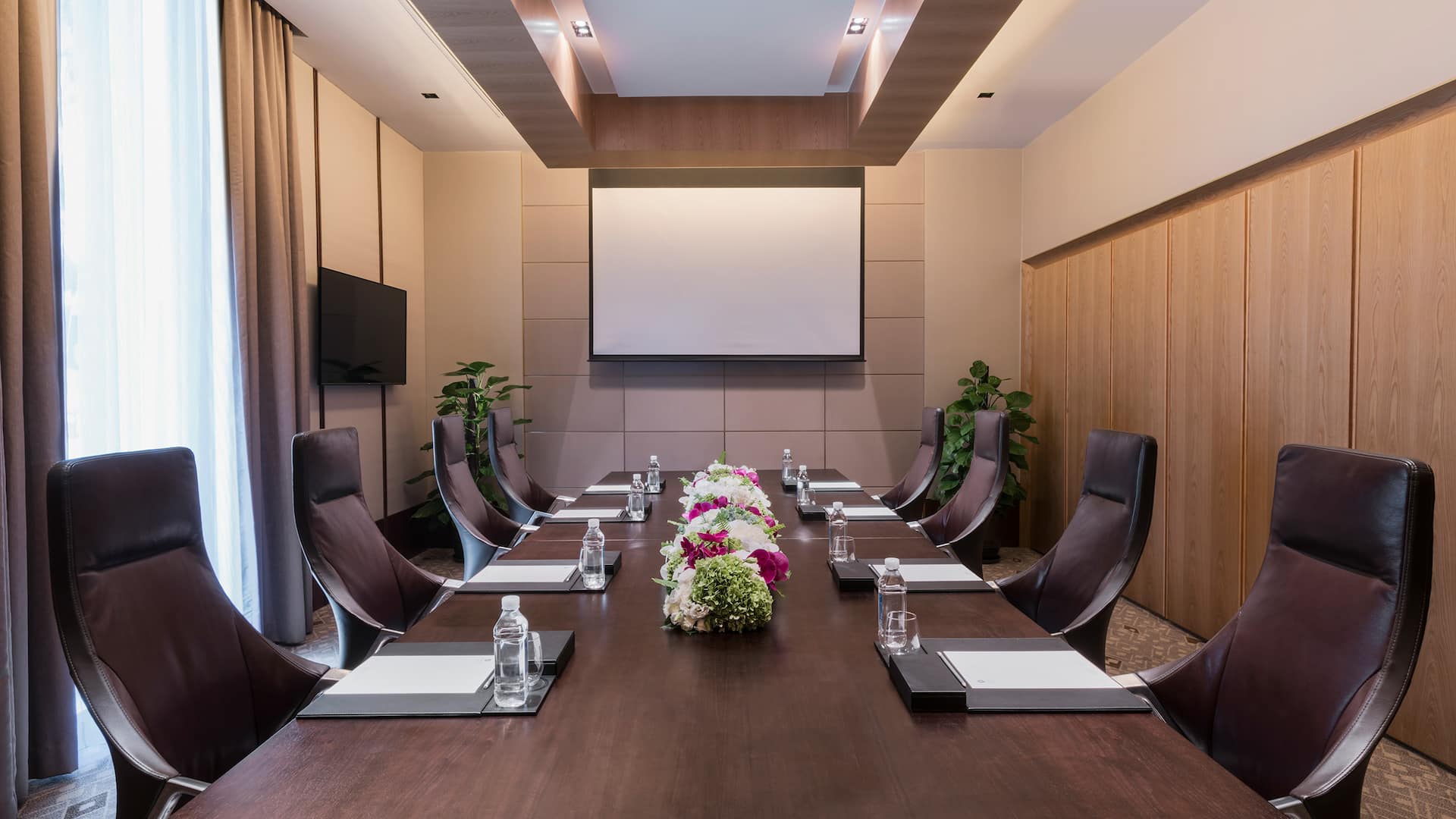 Hyatt Regency Xi'an Boardroom Meeting Setup