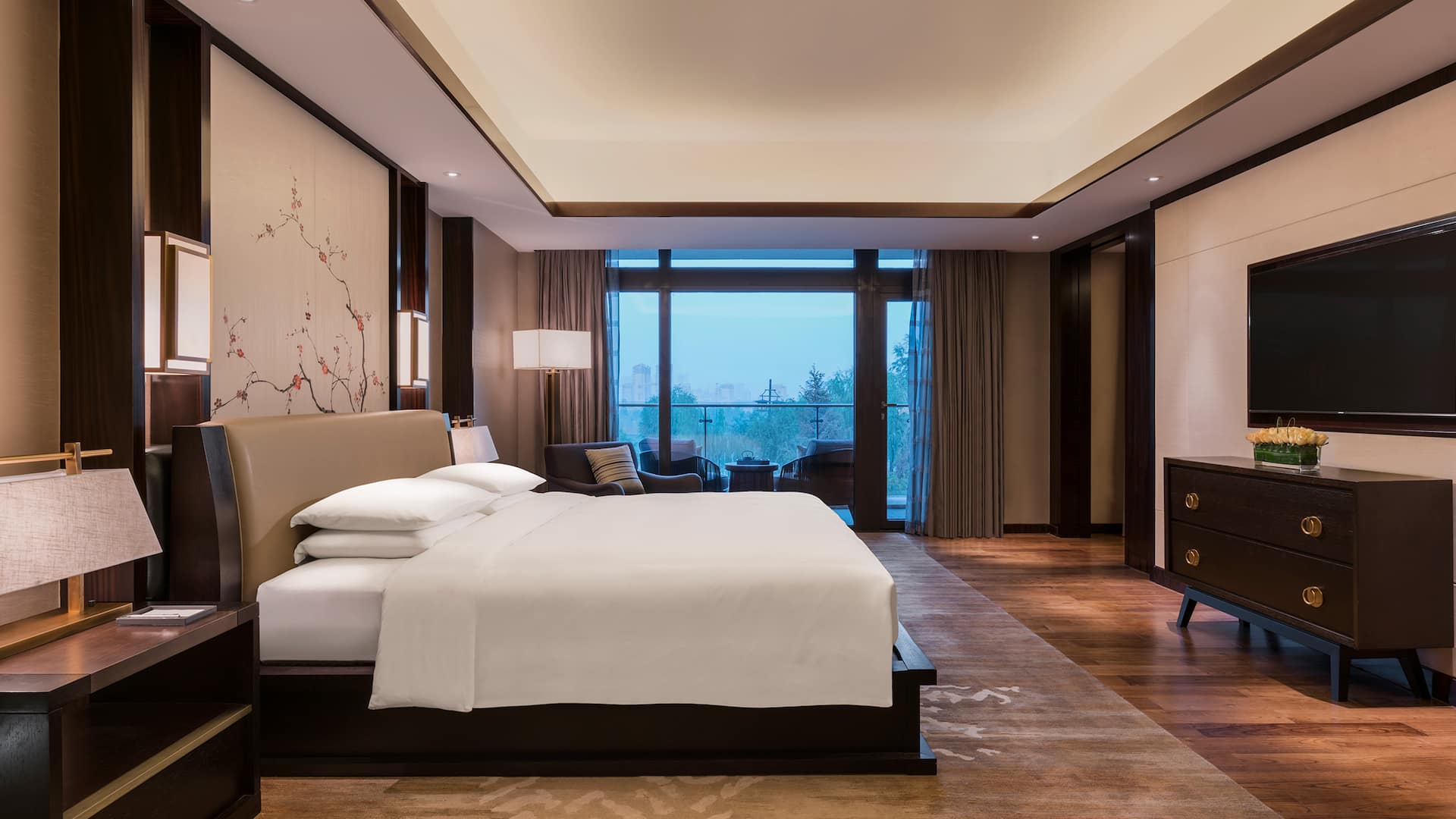 Hyatt Regency Xi'an Chairman Suite Bedroom