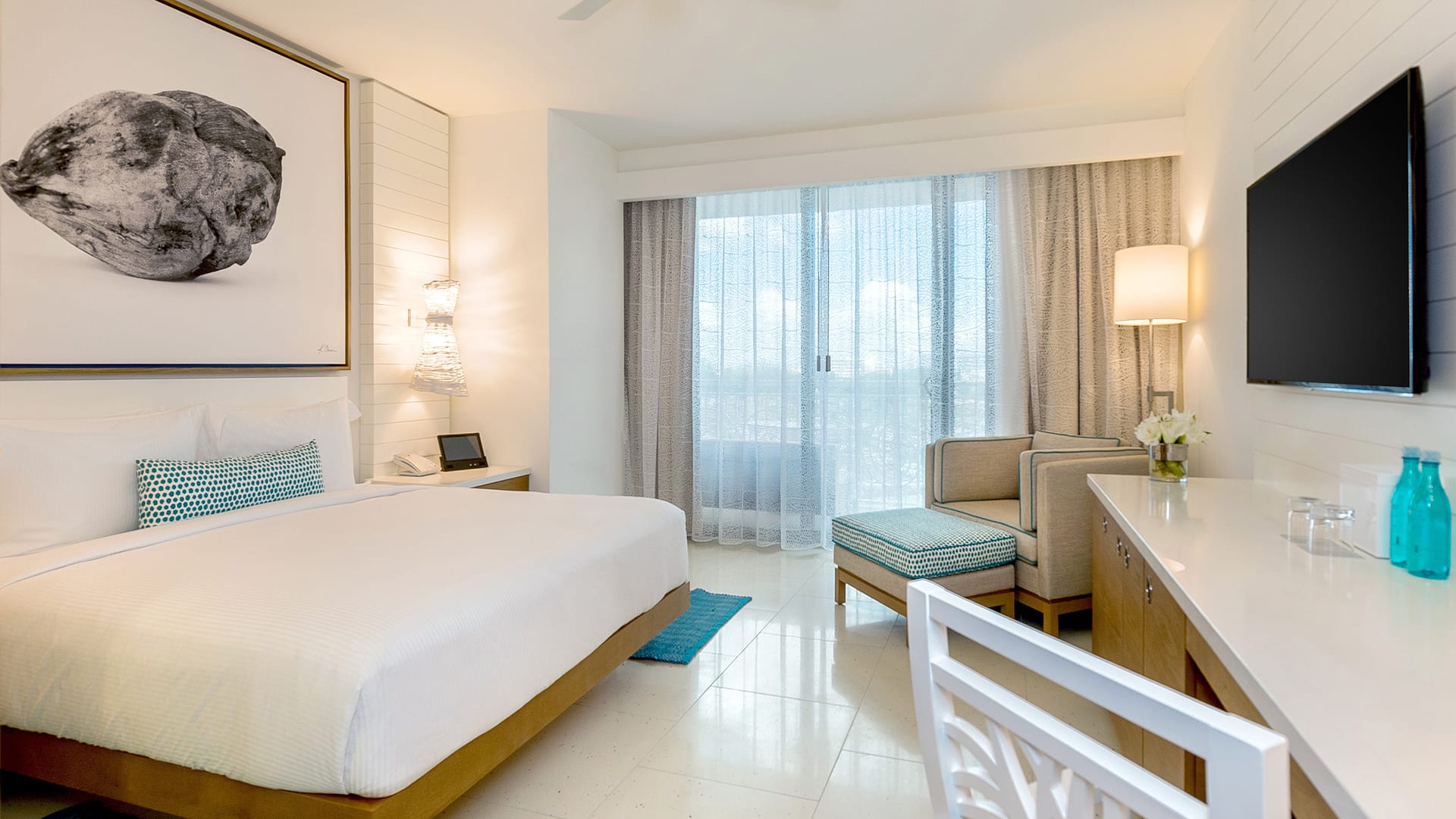 Beachfront hotel suite in Nassau