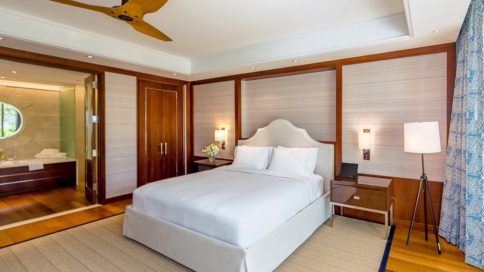 2/5 Villa One Bedroom King
