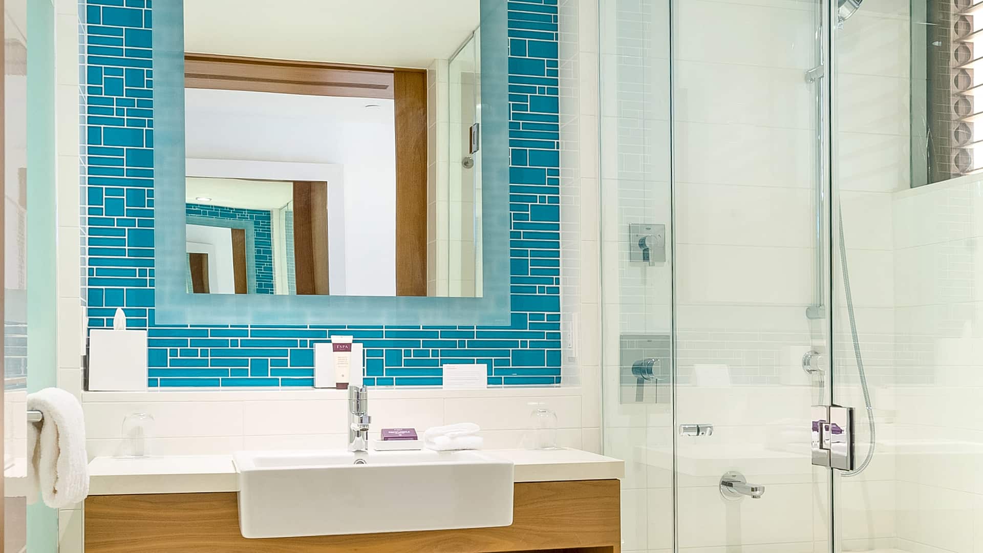2/4 west tower guestroom bathroom tub