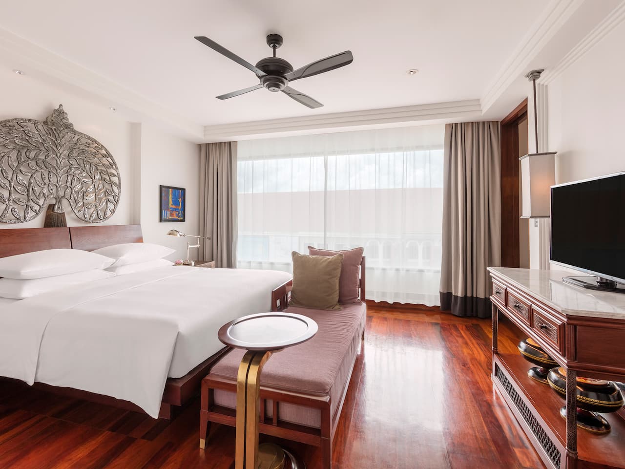 Luxury 5-star hotel in Siem Reap Park Suite King