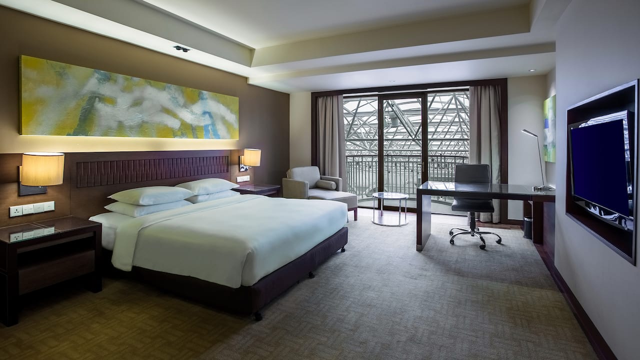 Hyatt Regency Hotel Kinabalu 1 King Size Bed Atrium View Room