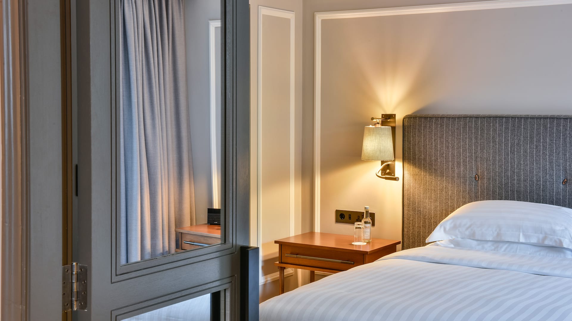 6 of 13 Hyatt Regency London - The Churchill Executive Suite Bedroom Detail