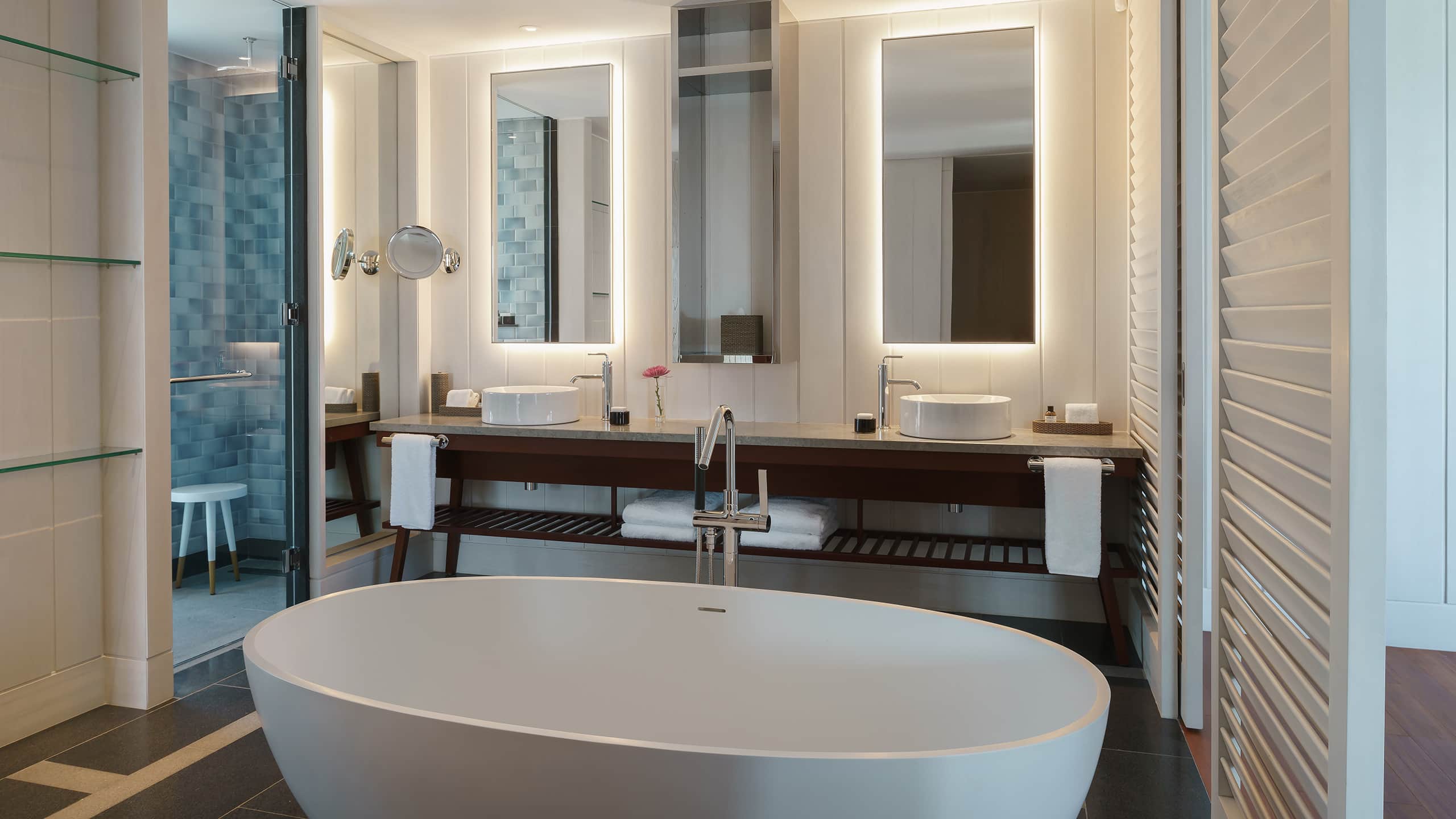 4 von 5 Park Hyatt St. Kitts Christophe Harbour Suite Bathroom