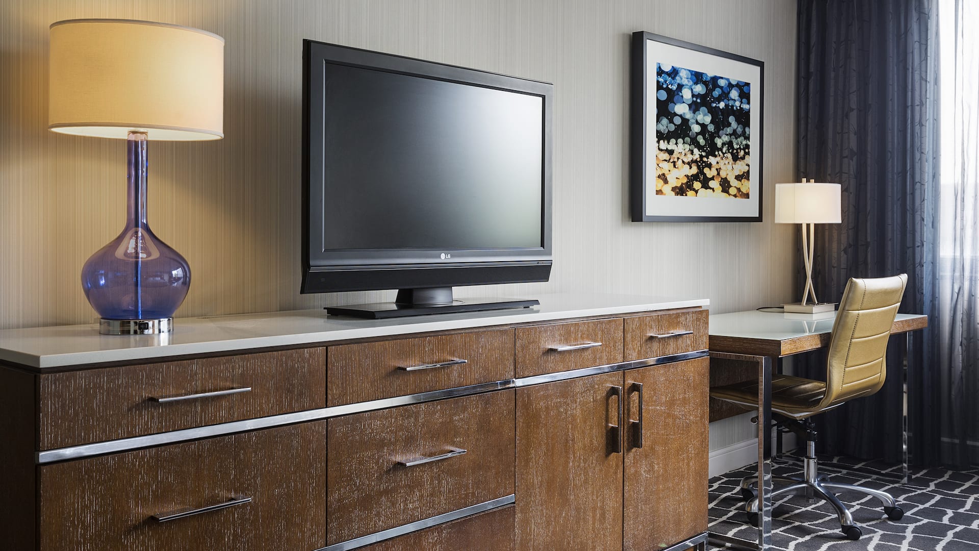 2 of 4 Hyatt Regency Princeton Amenities Desk