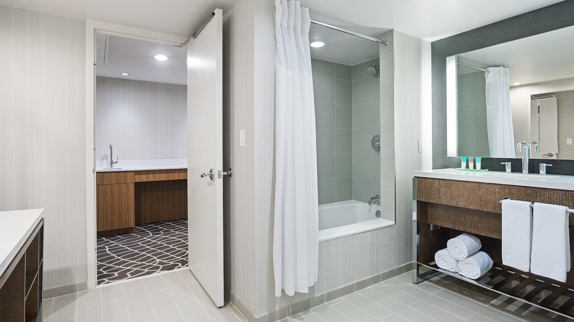 3 of 4 Hyatt Regency Princeton Deluxe Premium Bathroom