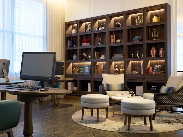 Hyatt Place Bangkok Sukhumvit Gallery Business