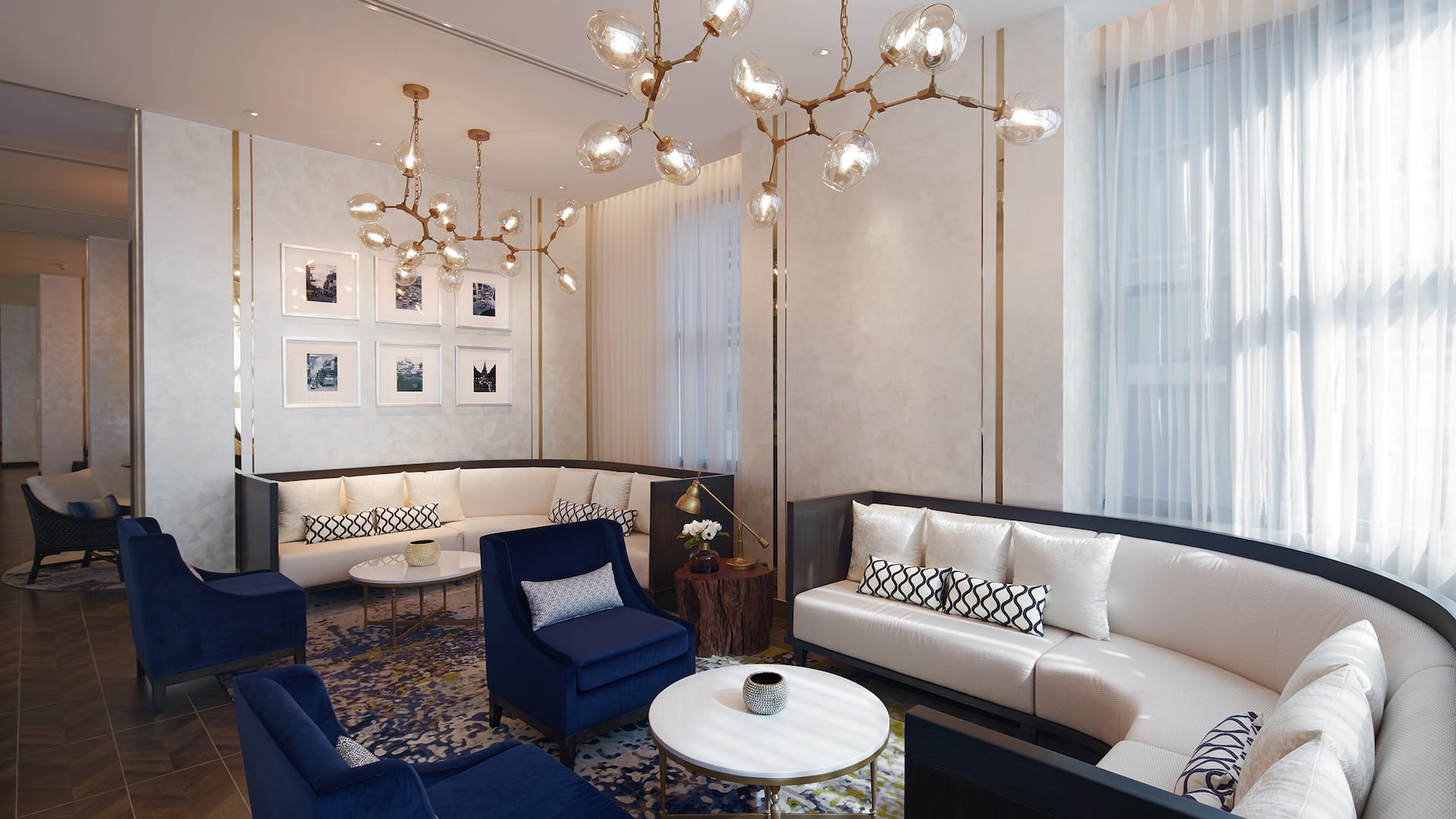 Hyatt Place Bangkok Sukhumvit Gallery Sofa
