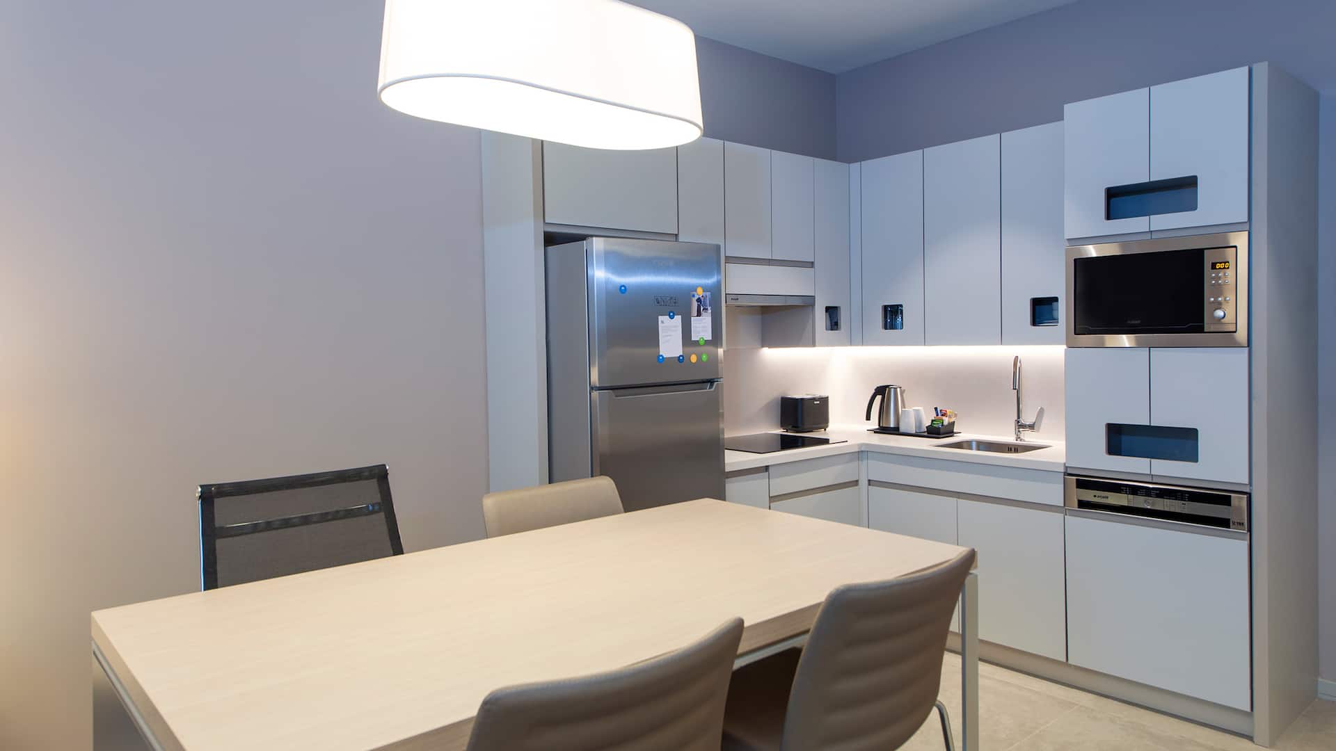 Hyatt House Gebze Kitchen Desk