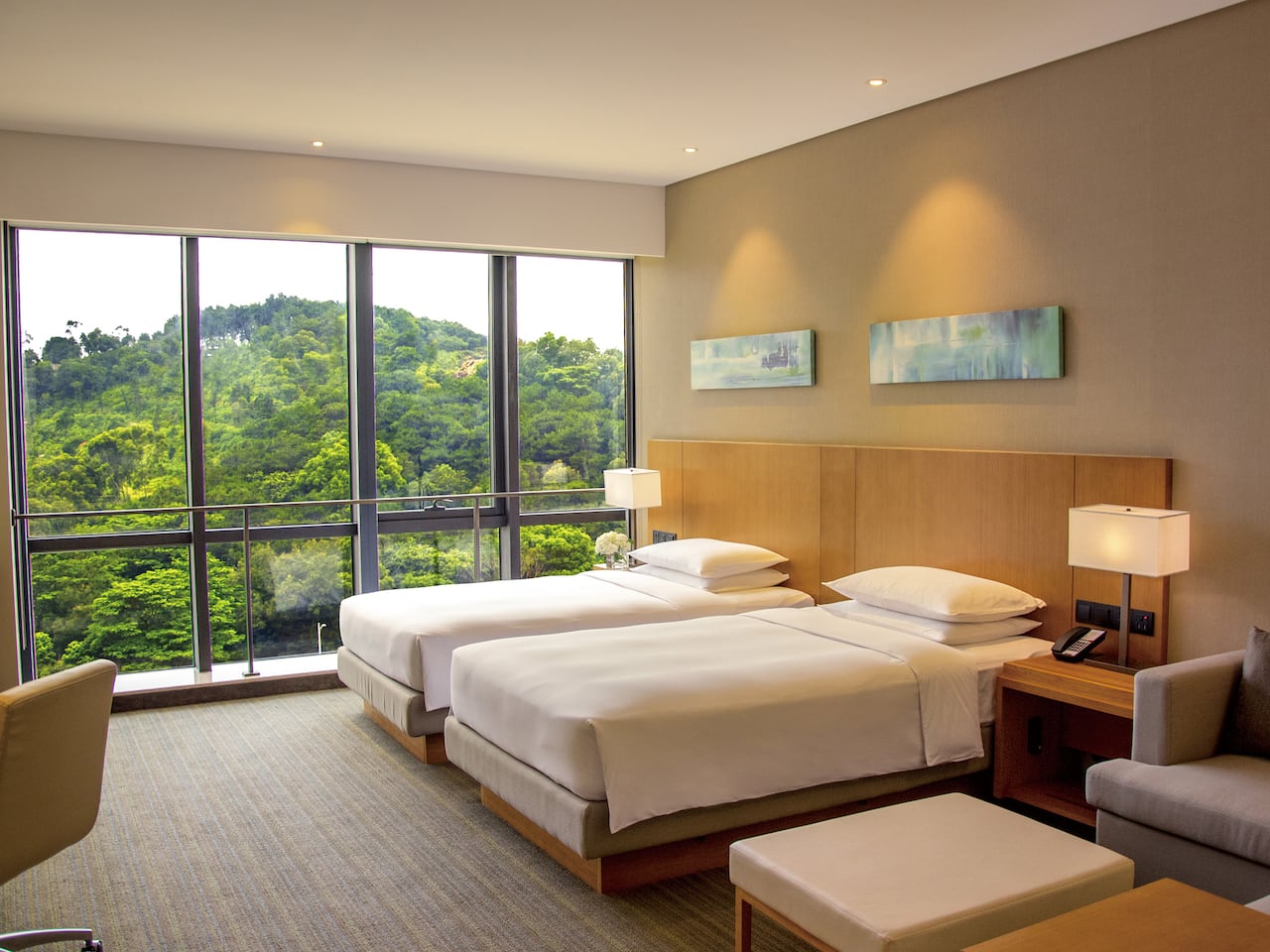 Twin room with mountain view