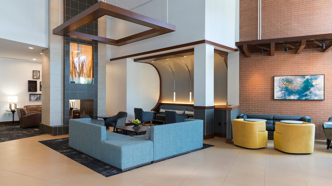Lobby lounge