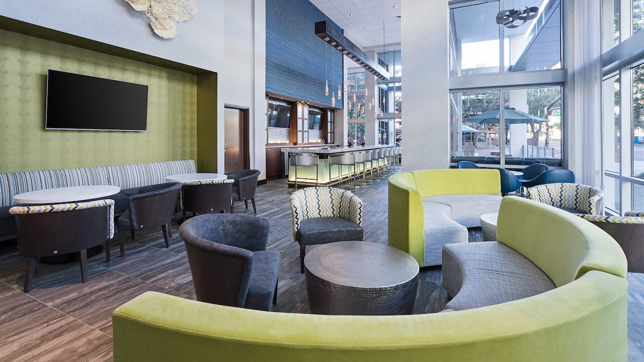 Hyatt Place St. Petersburg/Downtown Bar Lounge