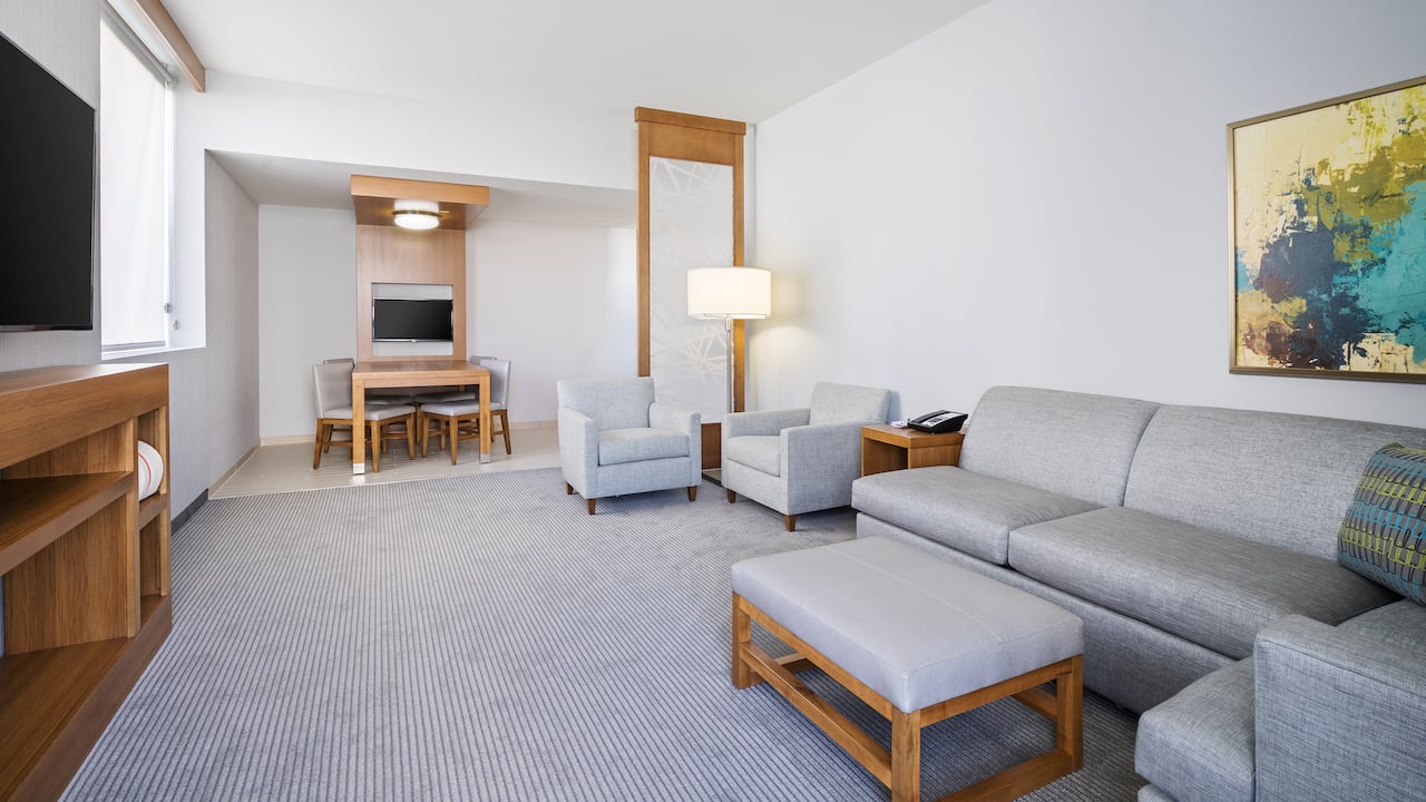 Hyatt Place St. Petersburg/Downtown King Suite