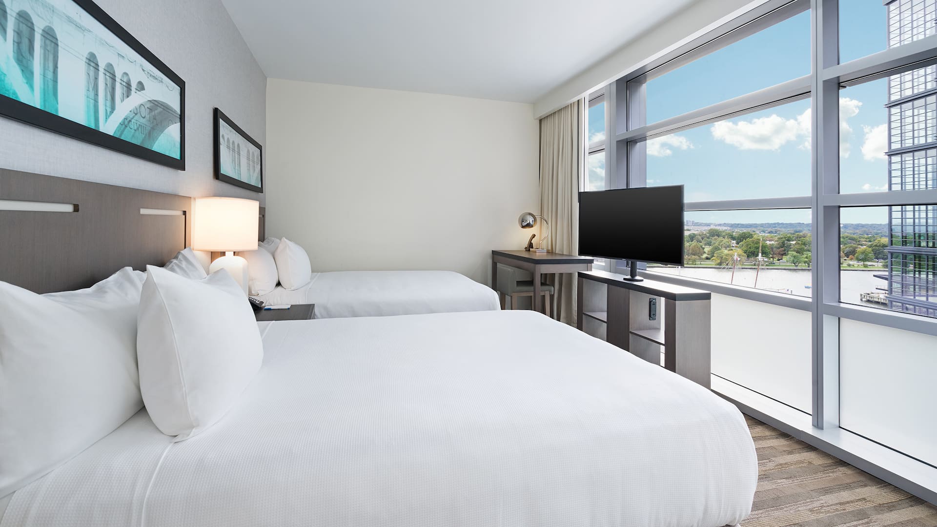 1 de 3 Hyatt House Washington DC / The Wharf Double Queen Guest Room