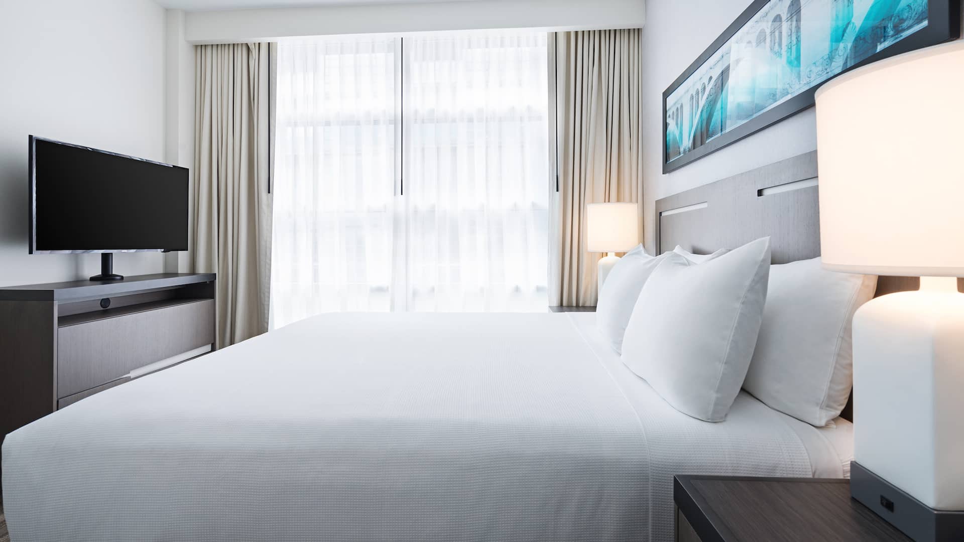 Hyatt House Washington DC / The Wharf King Bed