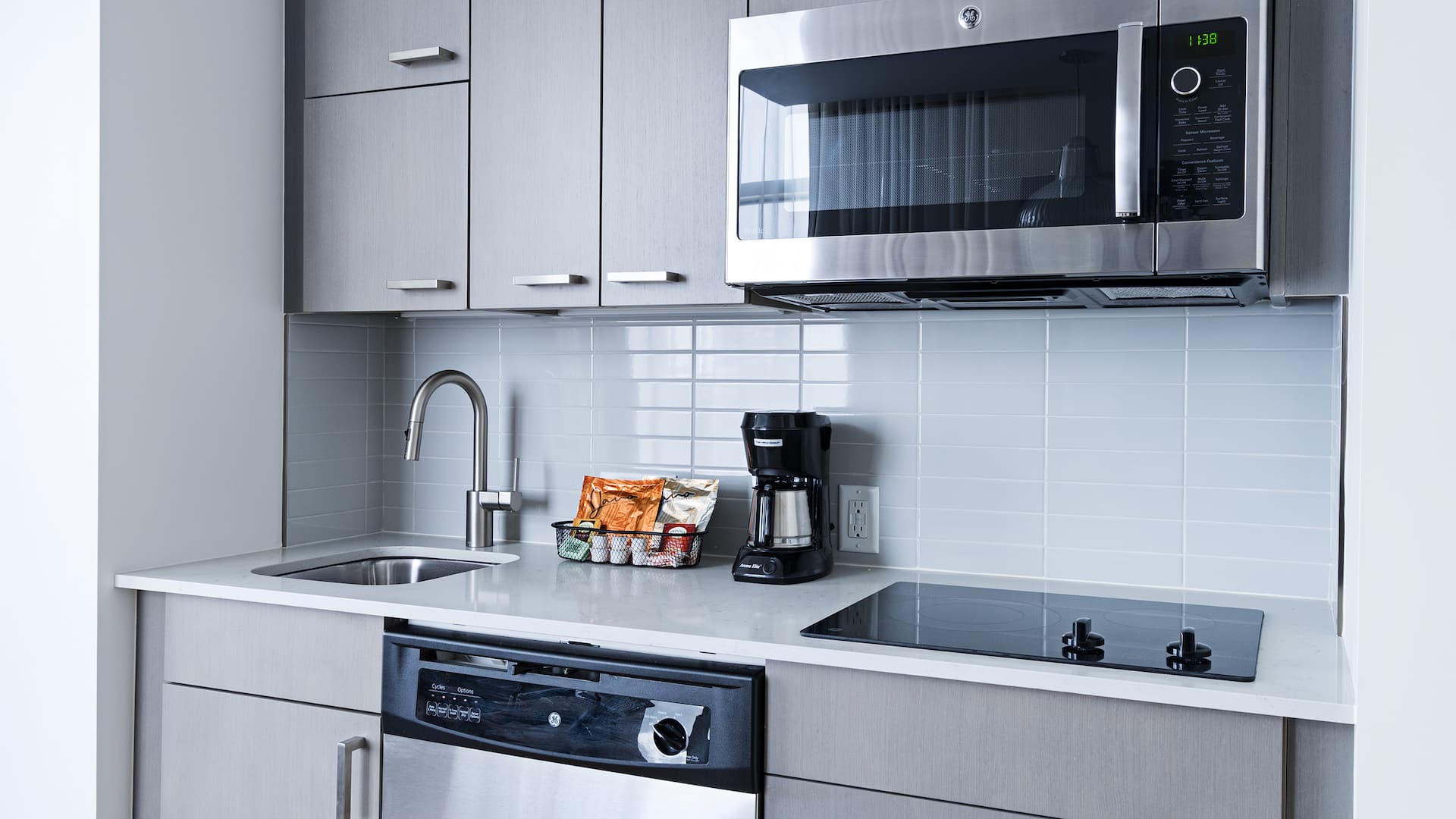 2 de 6 Hyatt House Washington DC / The Wharf Kitchen