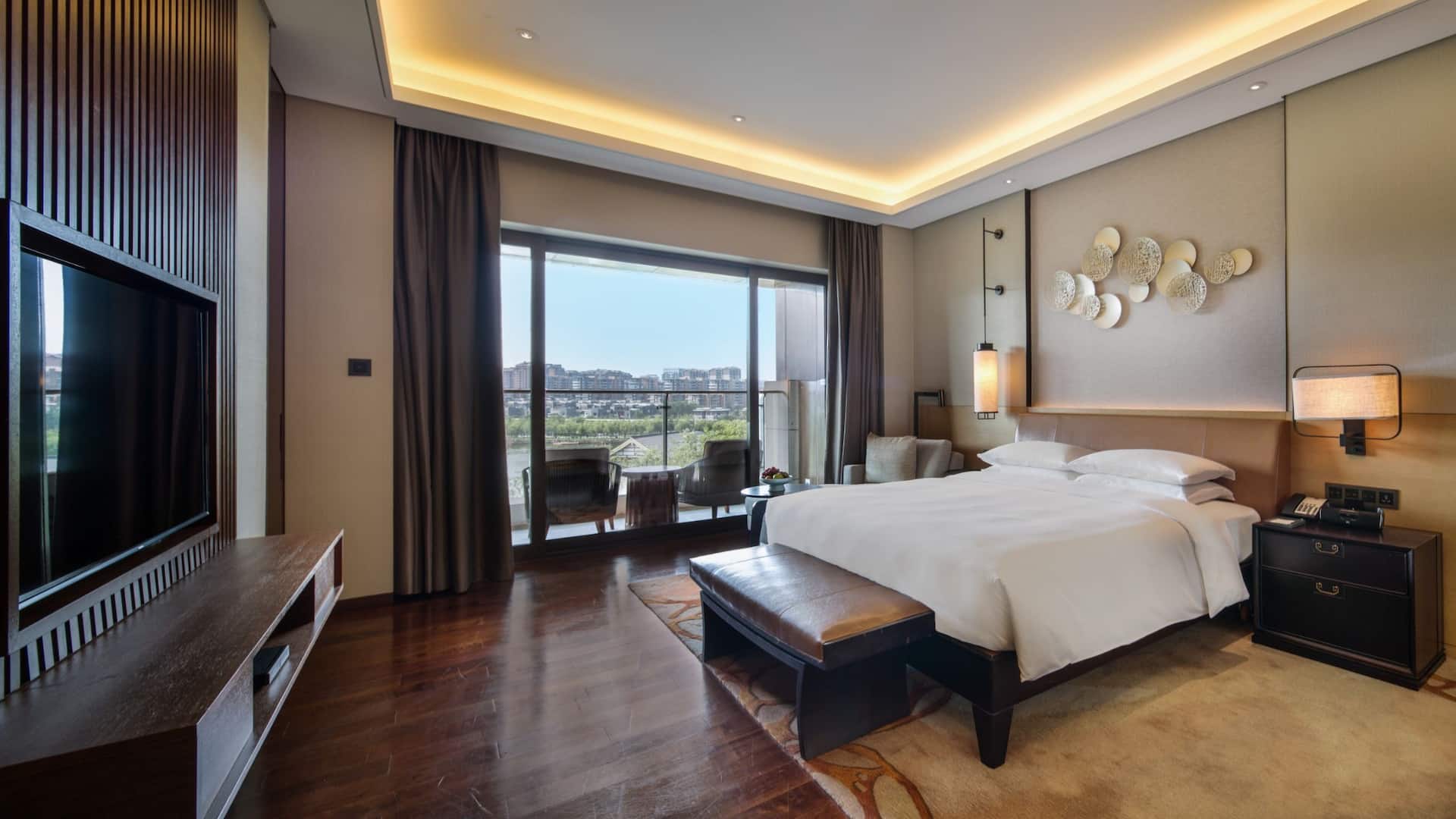 Hyatt Regency Xi'an Regency Suite Bed Room