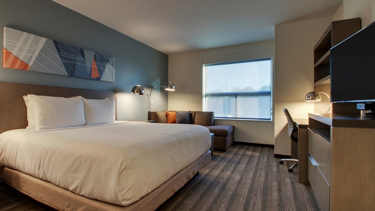 Den Standard King Bed Room