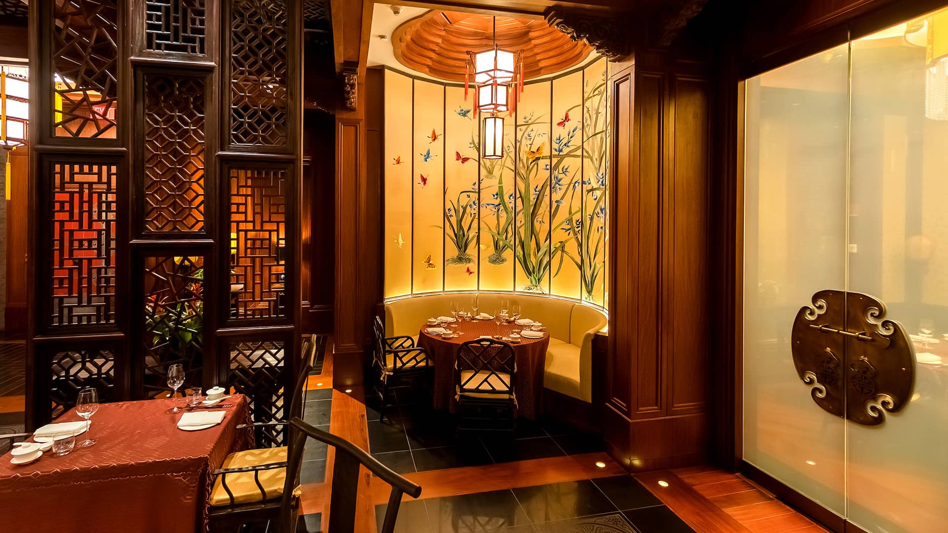 Shuang Ba Restaurant Seating