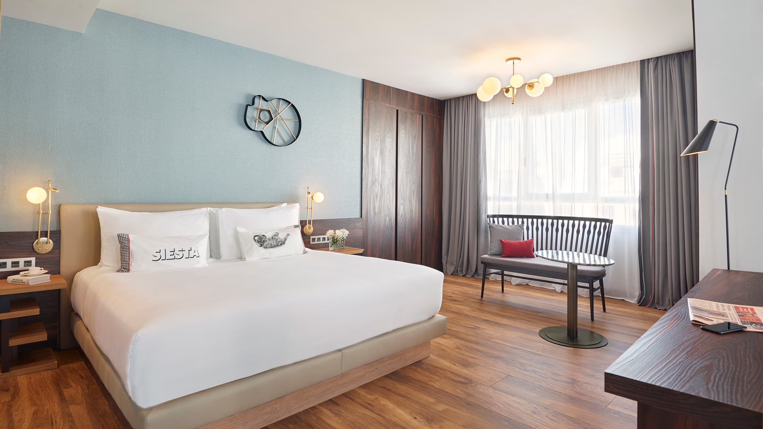 Hyatt Centric Gran Via Madrid Fenix Suite Guitar