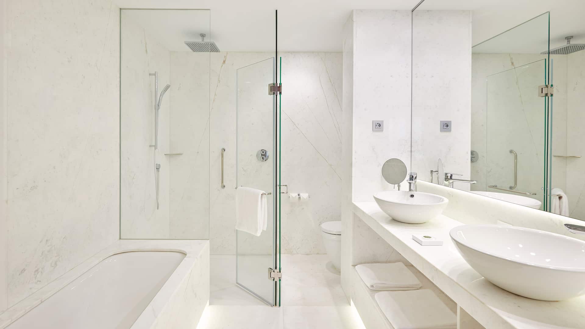 第 3，共 5 Hyatt Centric Gran Via Madrid Gran Via Suite Bath