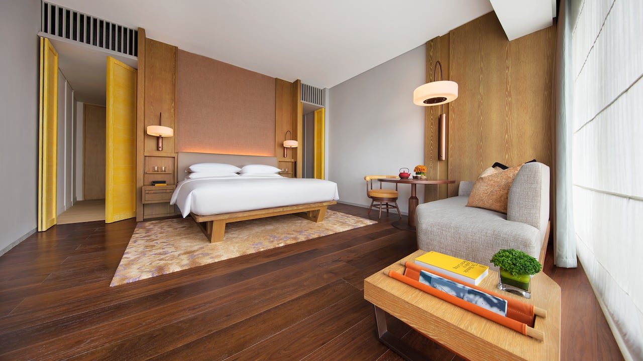 1 king 1 bedroom and vibrant neighborhood view, Andaz hotel Singapore