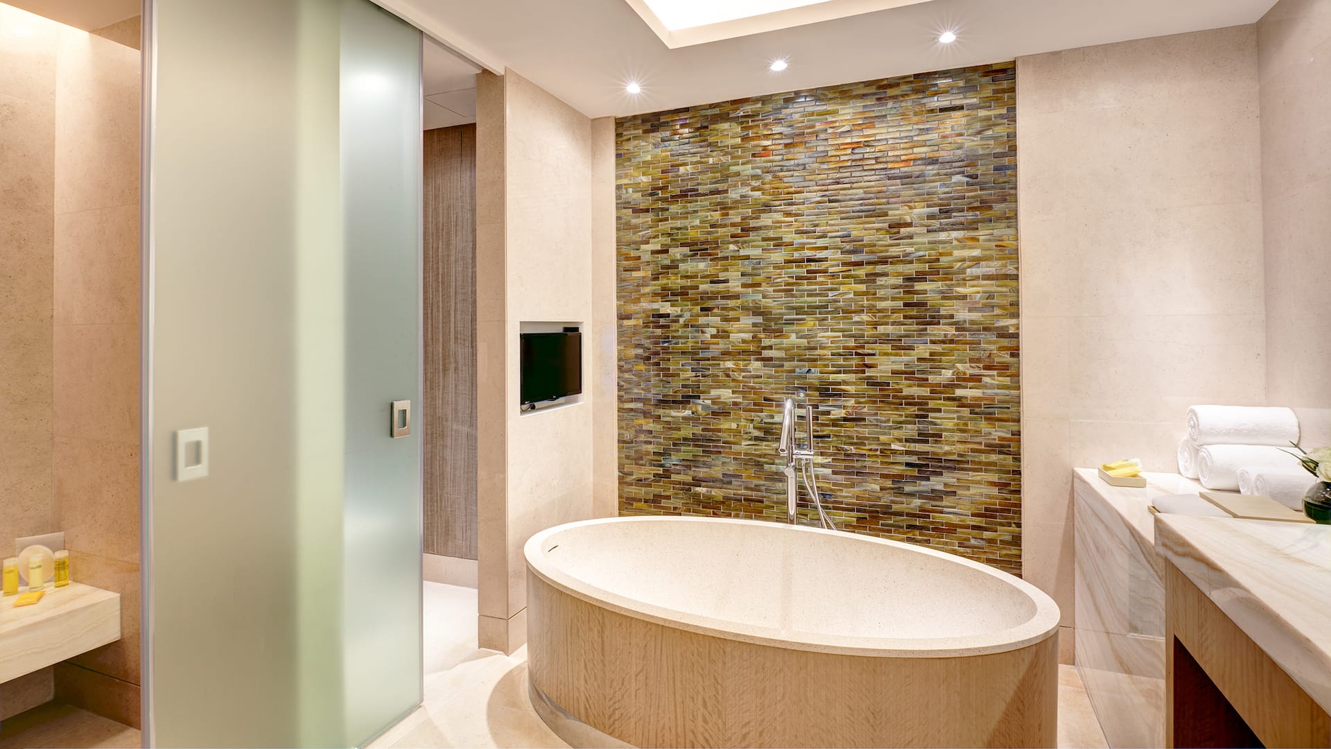 第 3，共 3 Hyatt Regency Manila, City of Dreams Hyatt Pool Villa Bathroom