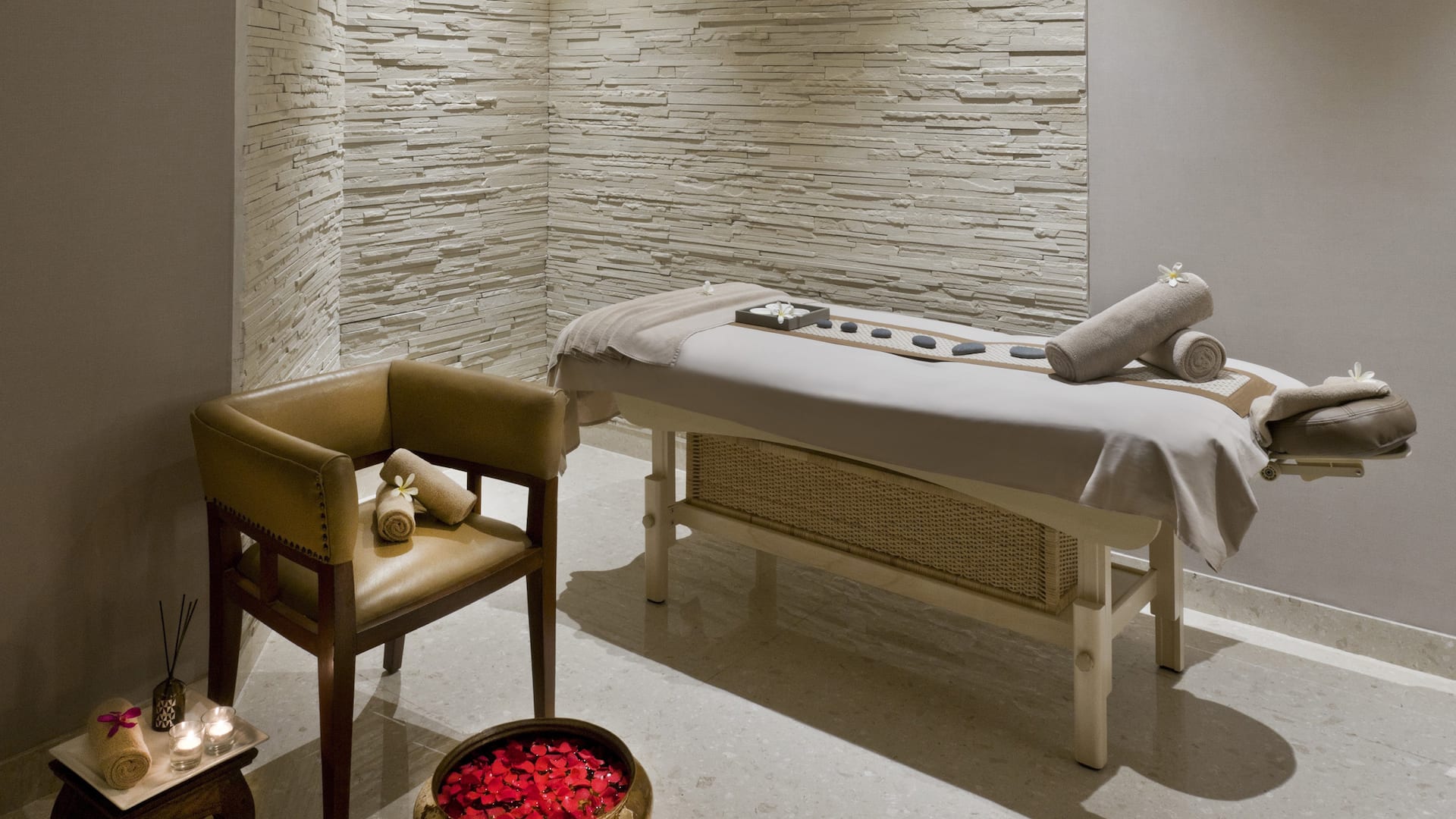 Hyatt Regency Delhi Spa Room