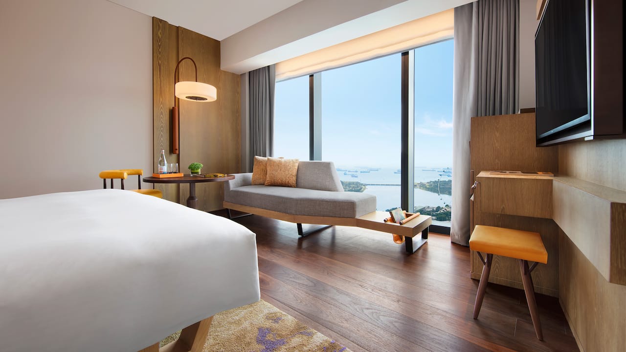 Andaz Singapore hotel rooms and suites, skyline view with 1 king bed or 2 twin/single bed (s)