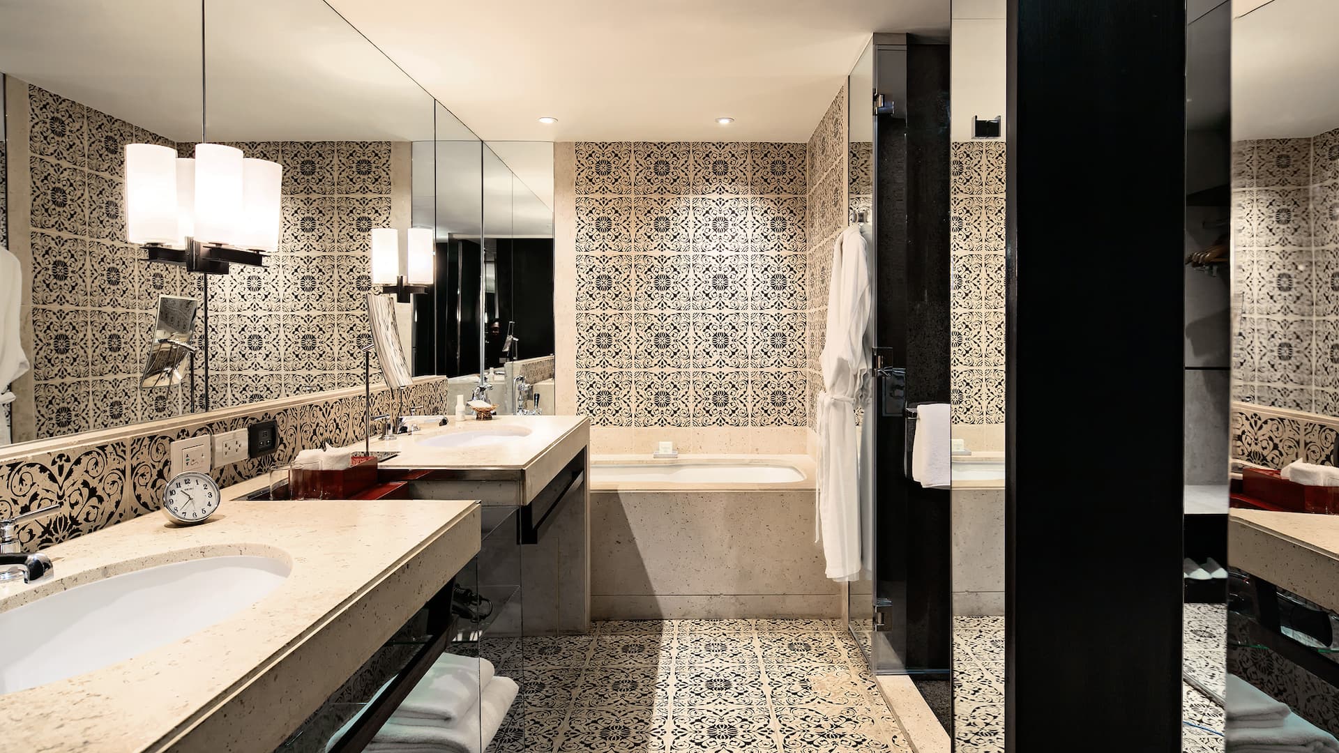 3 of 4 Executive Suite Bathroom