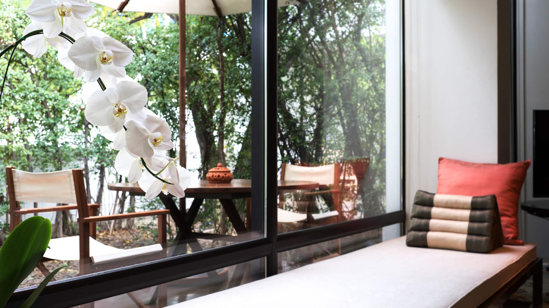 6 of 9 Spa Cottage Living Area