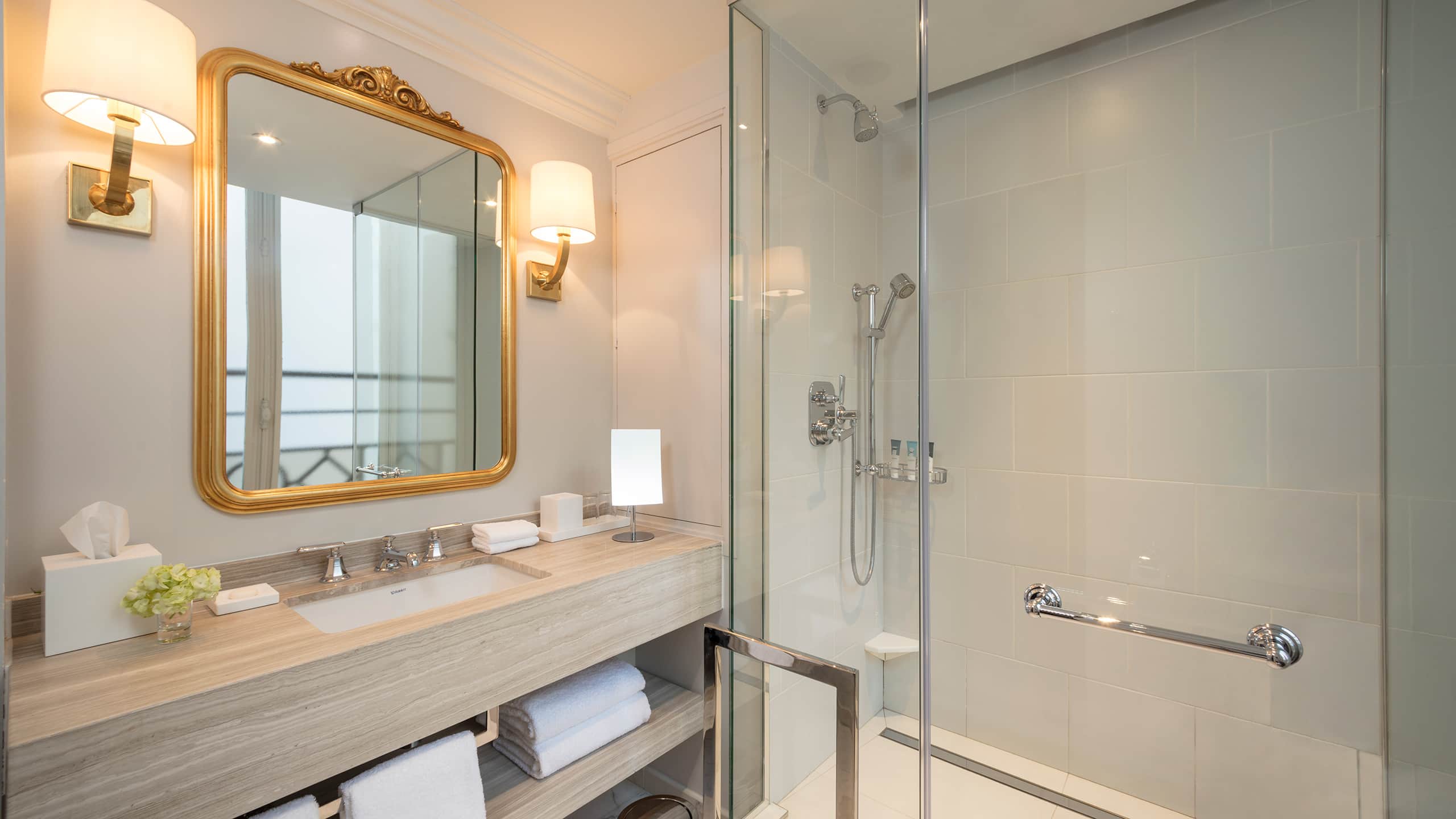 第 5，共 6 Hôtel du Louvre Renovated Bathroom