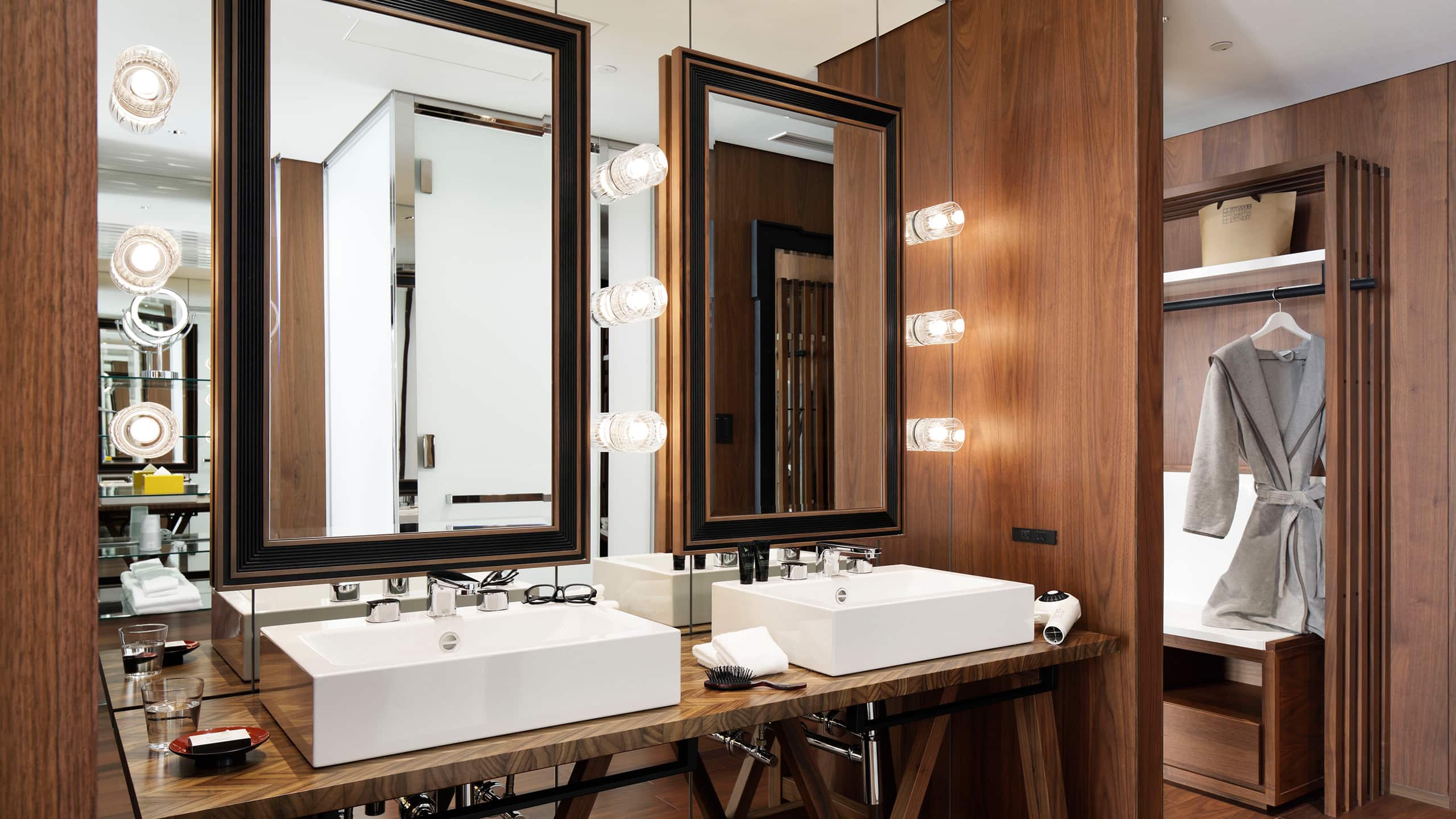 5 de 5 Hyatt Centric Ginza Tokyo Suite Bathroom