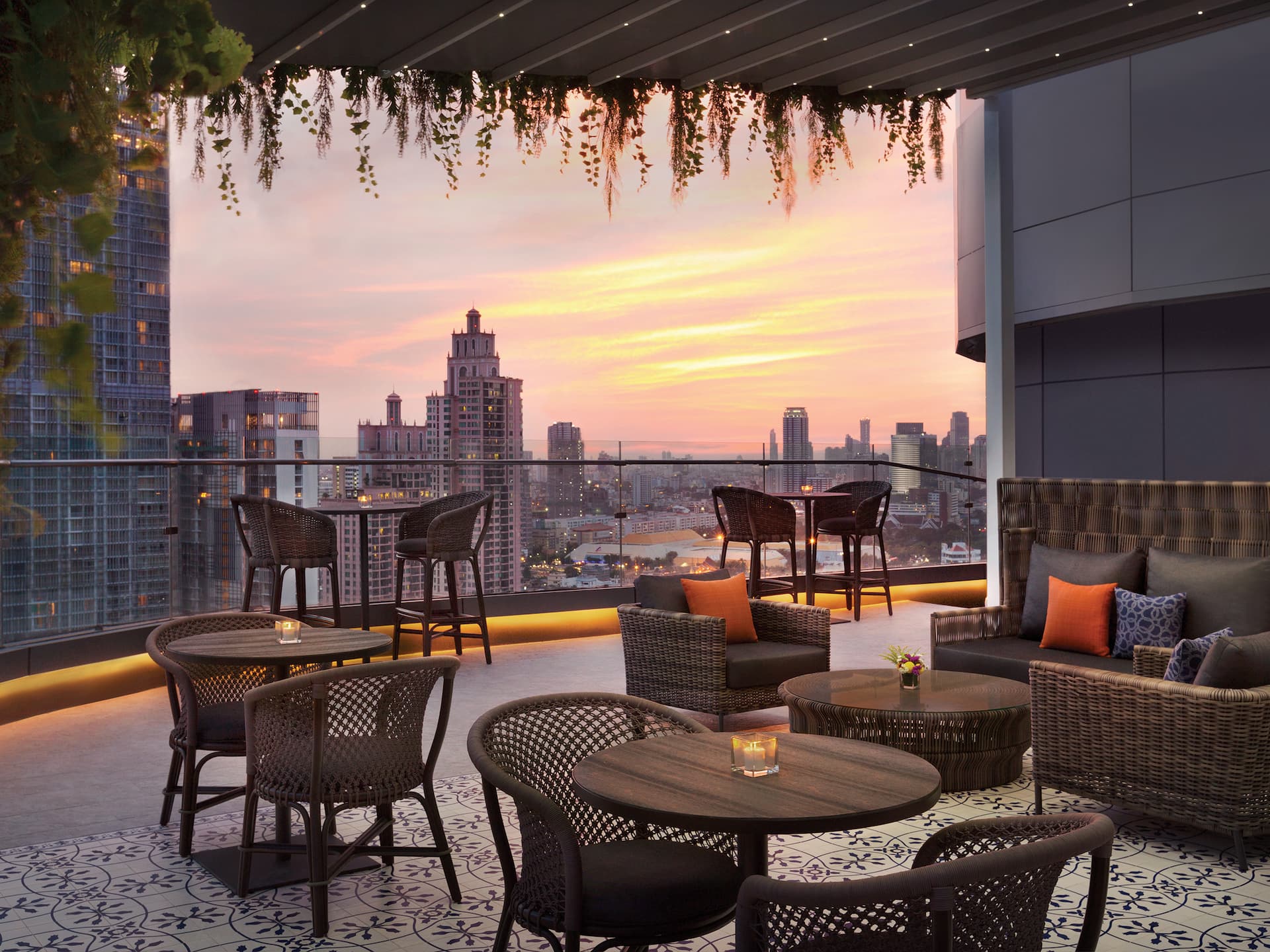 Hyatt Place Bangkok Sukhumvit AIRE BAR Twilight