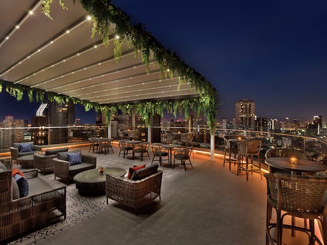 AIRE BAR Outdoor Lounge