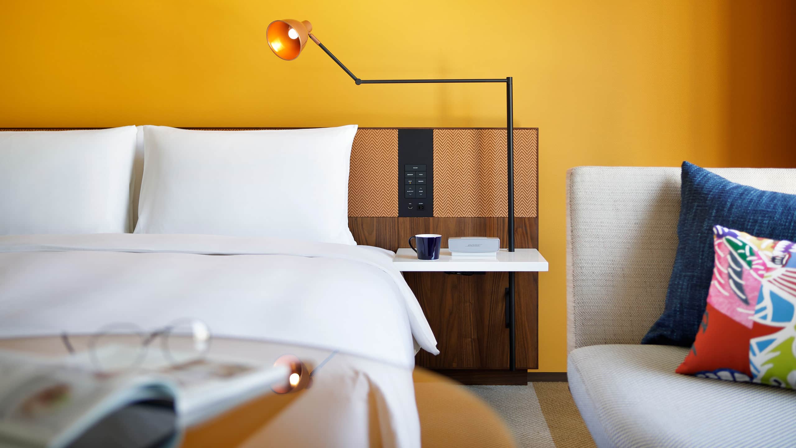 3 de 4 Hyatt Centric Ginza Tokyo Bed Reading Light