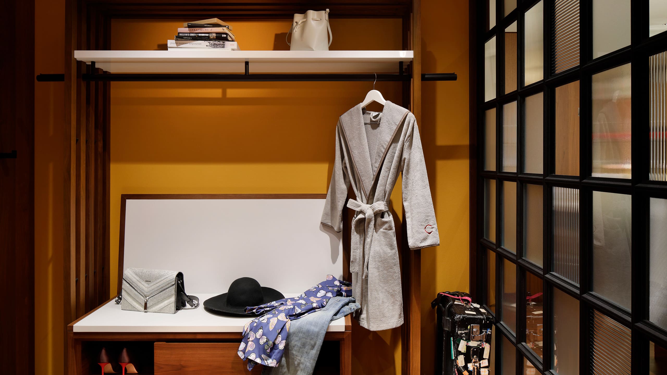 4 de 4 Hyatt Centric Ginza Tokyo Closet Detail