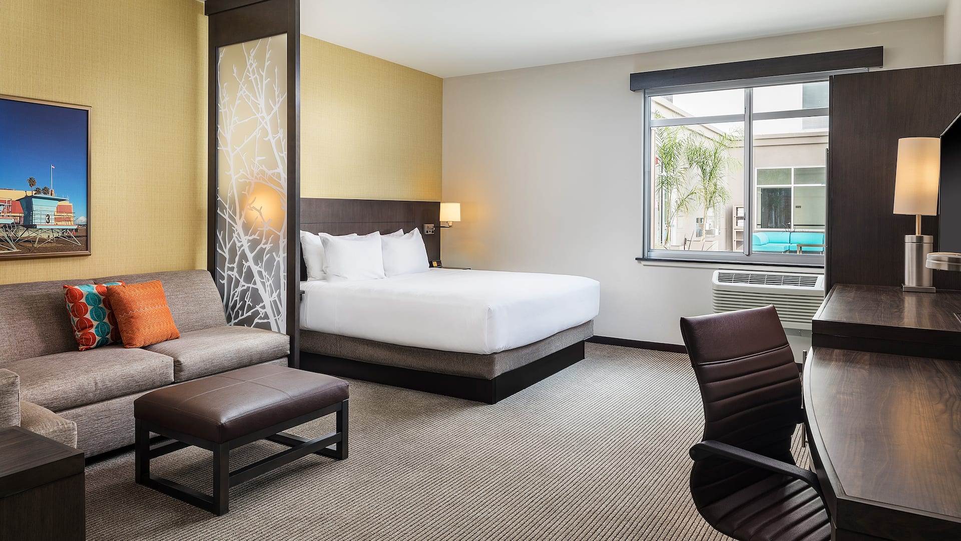 Hyatt Place Santa Cruz King Guestroom