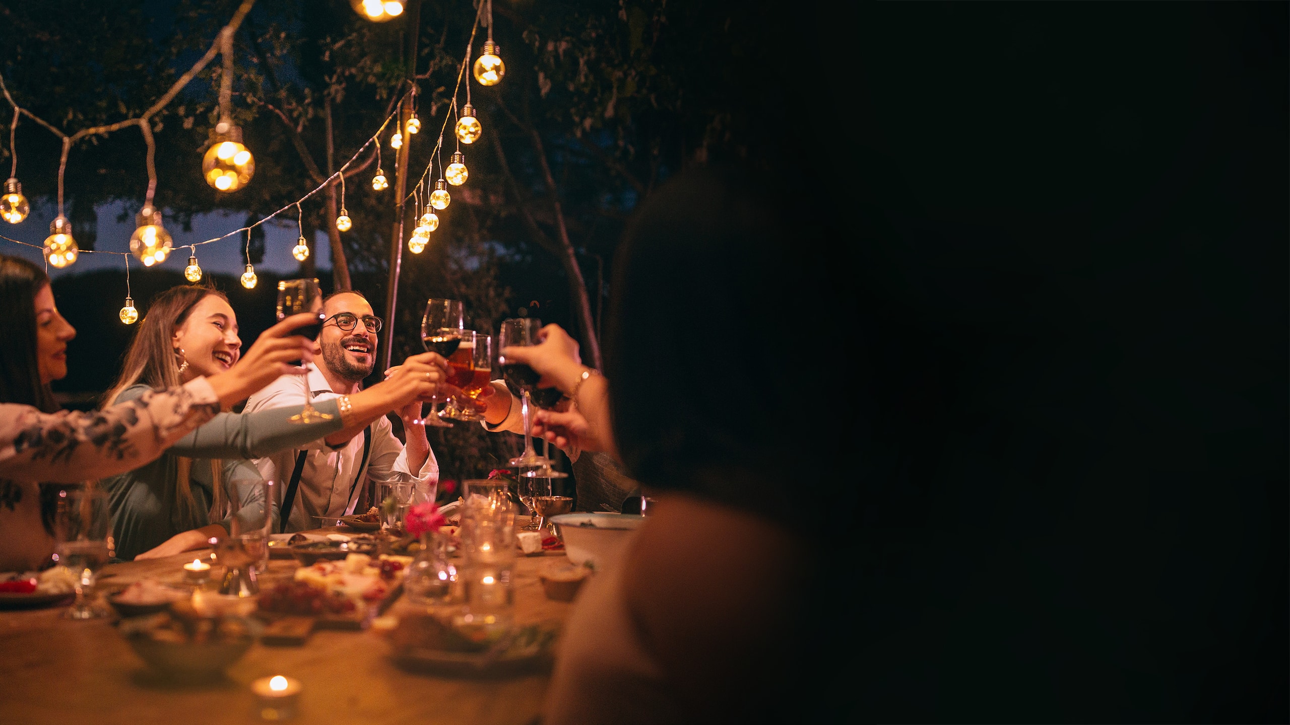 Hôtel Martinez Toasting Rustic Dinner