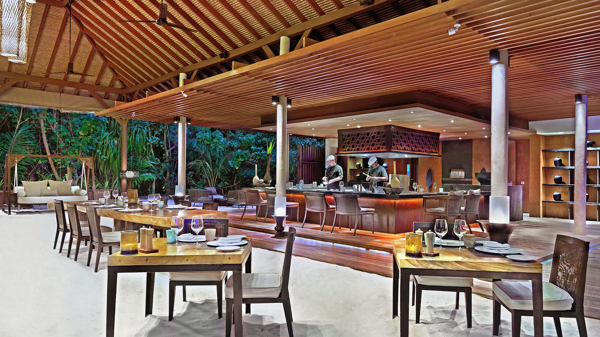 Luxury Maldives resort seafood restaurant island grill 