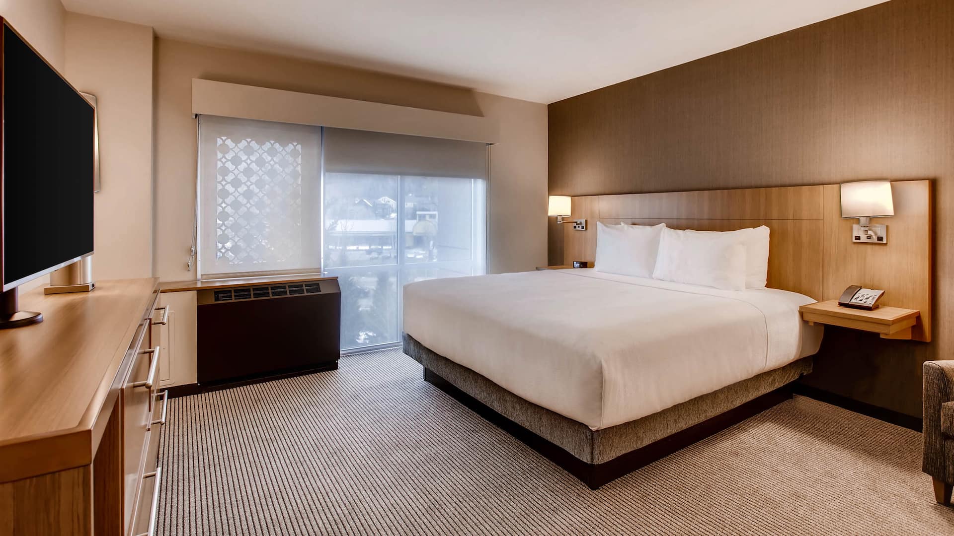 Hyatt Place Keystone King Bedroom