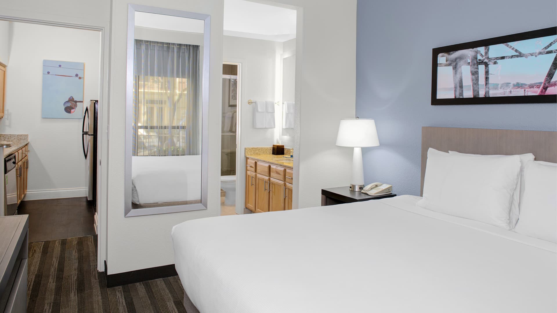 Hyatt House Dallas/Lincoln Park One Bedroom Sleeping Area