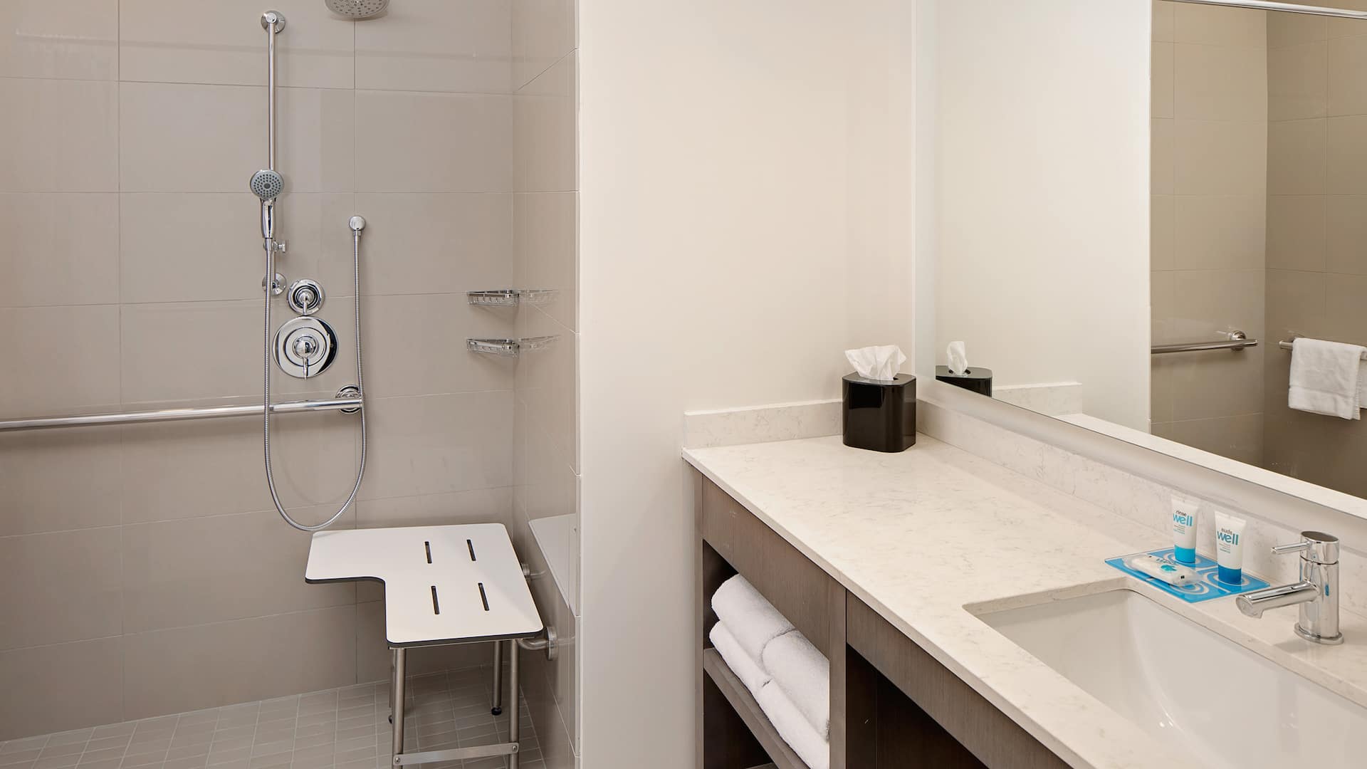2 de 2 Hyatt House Irvine/John Wayne Airport Accessible Shower