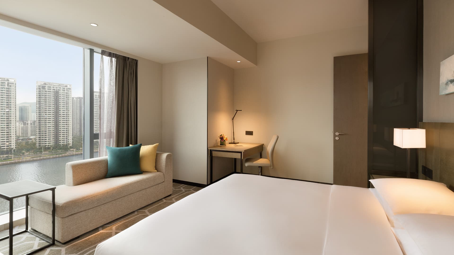 Hyatt Place Zhuhai Jinshi 1 King Bed Suite