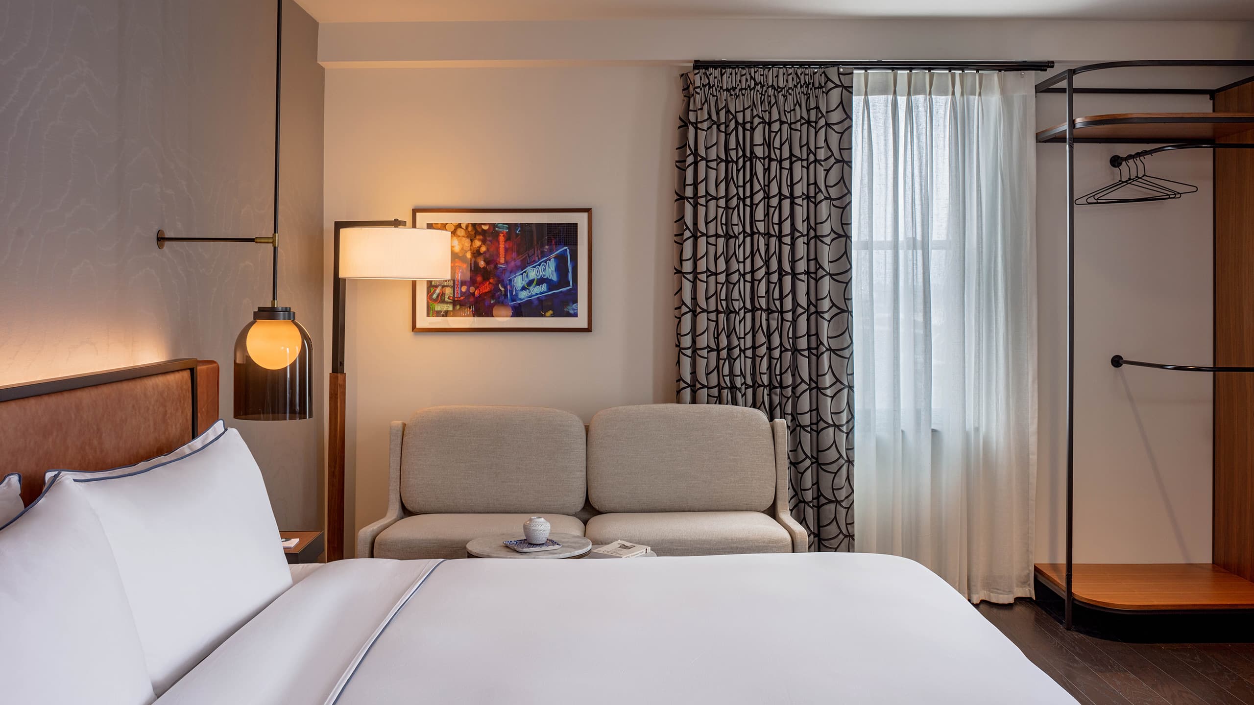 Holston House Nashville King Accessible Suite