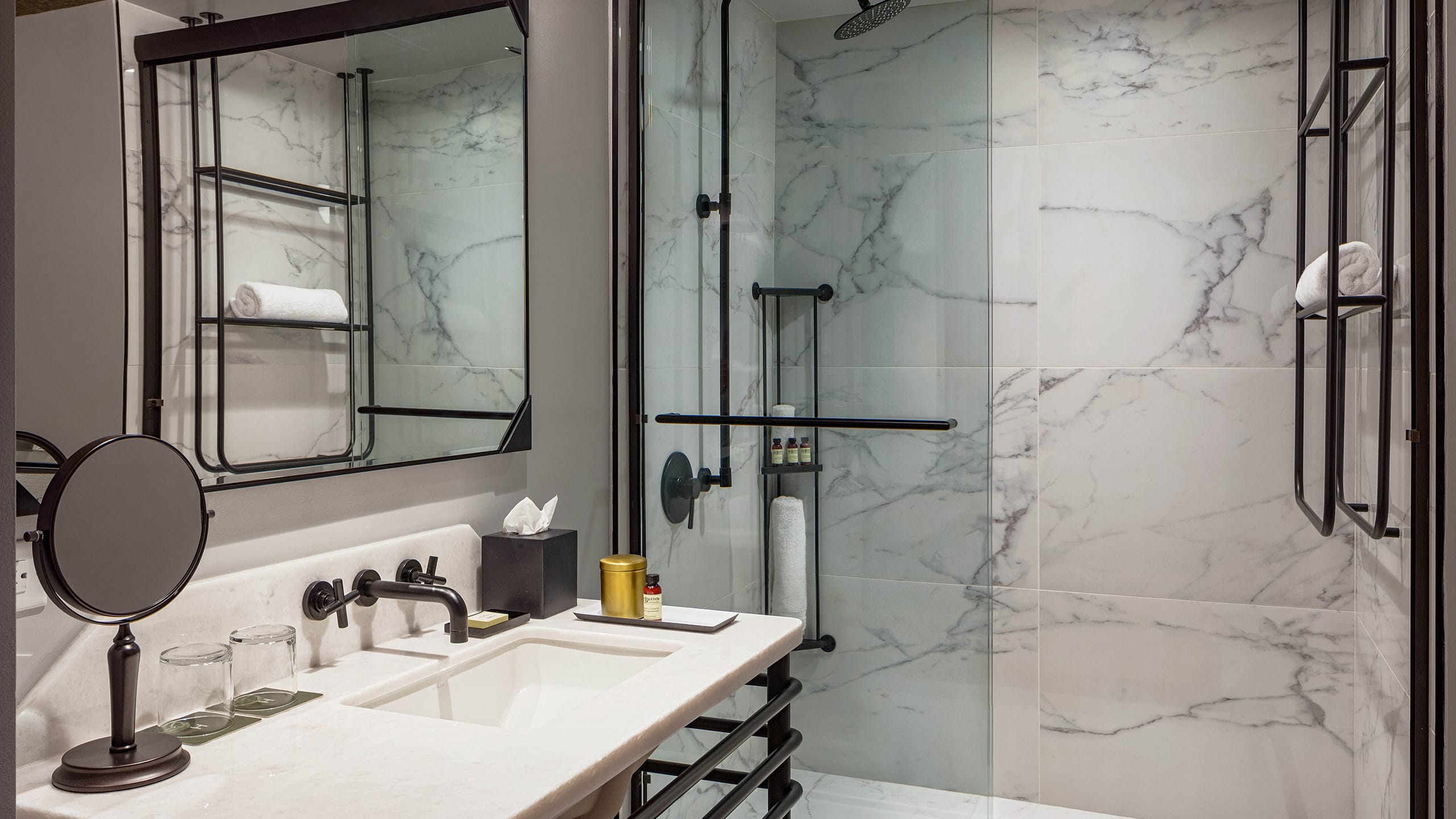 2/2 Holston House Nashville Standard Bath